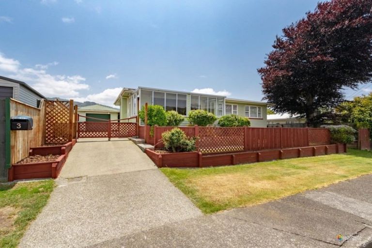 Photo of property in 3 Benge Crescent, Clouston Park, Upper Hutt, 5018