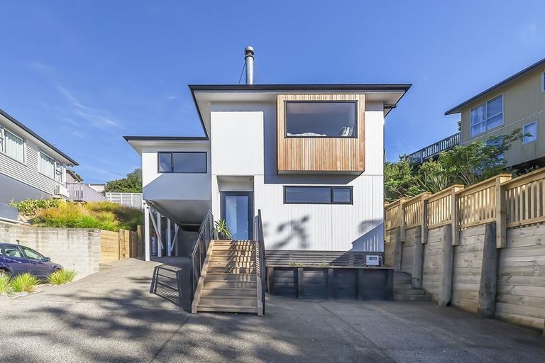 Photo of property in 28b Redwood Avenue, Tawa, Wellington, 5028