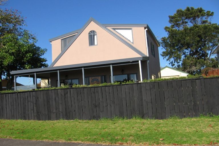 Photo of property in 4 Mickle Street, Te Atatu South, Auckland, 0610