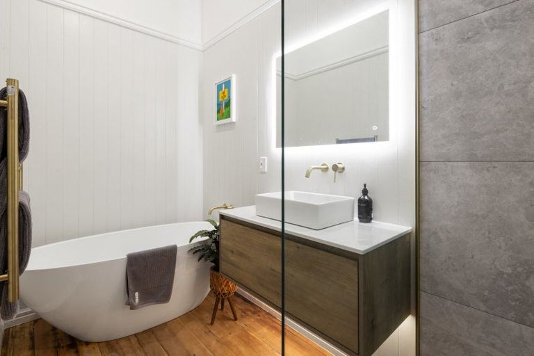 Photo of property in 114 Victoria Street, Cambridge, 3434