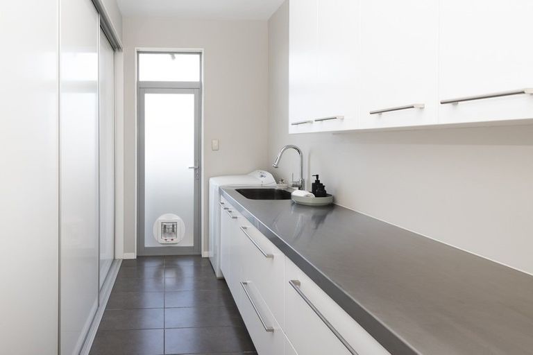 Photo of property in 21 Montgomery Crescent, Cockle Bay, Auckland, 2014