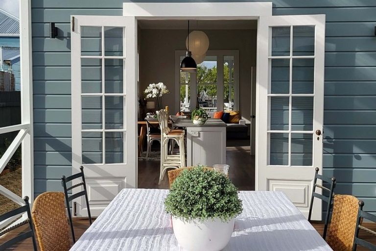 Photo of property in 10 Stewart Street, Marton, 4710