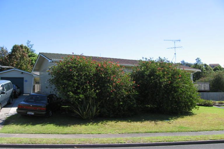 Photo of property in 1 Eagleson Street, Northcross, Auckland, 0632