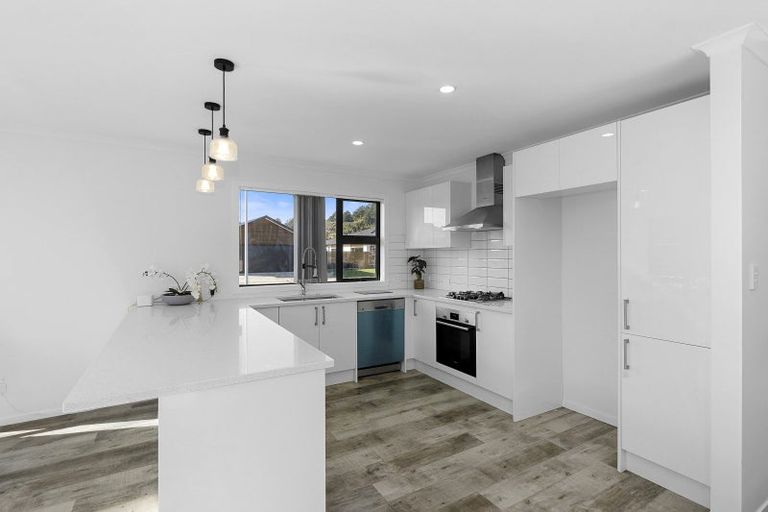 Photo of property in 5 Kerrigan Crescent, Wallaceville, Upper Hutt, 5018