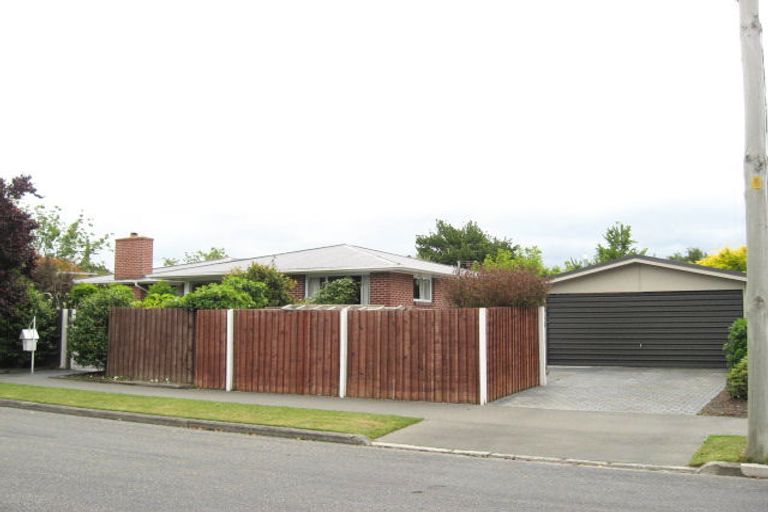 Photo of property in 32 Greendale Avenue, Avonhead, Christchurch, 8042