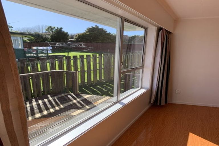 Photo of property in 17 Salamanca Road, Sunnynook, Auckland, 0620
