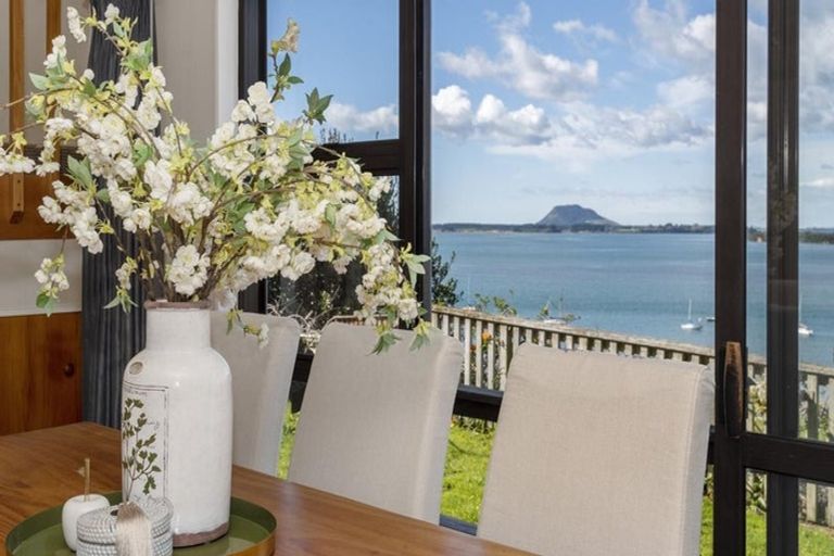 Photo of property in 87 Harbour View Road, Omokoroa, 3114