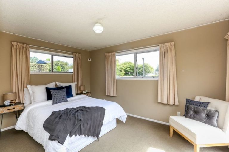 Photo of property in 17 Linda Street, Oakura, 4314