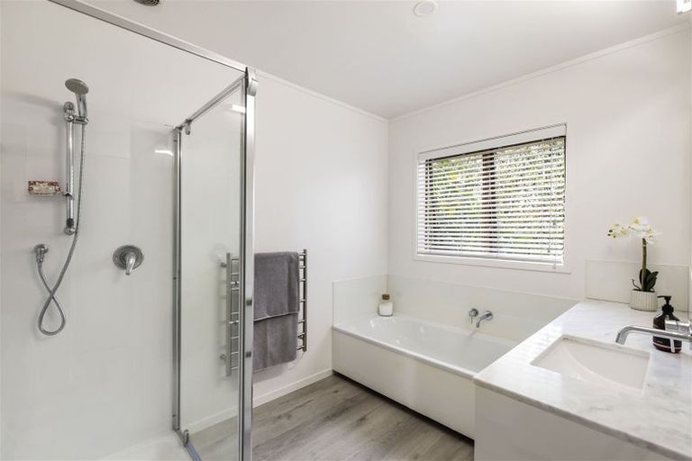 Photo of property in 127 Mellons Bay Road, Mellons Bay, Auckland, 2014