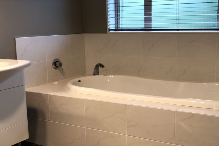 Photo of property in 7b Chatswood Place, Rototuna, Hamilton, 3210