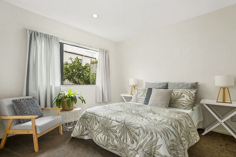 Photo of property in 115a Ennis Avenue, Pakuranga Heights, Auckland, 2010