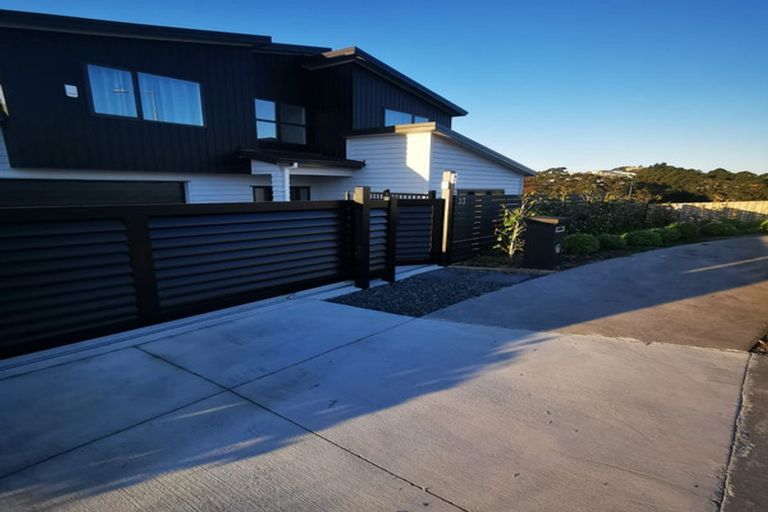 Photo of property in 33 Kotuitui Drive, Wainui, Silverdale, 0992
