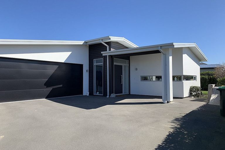 Photo of property in 16b Crown Close, Prebbleton, 7604