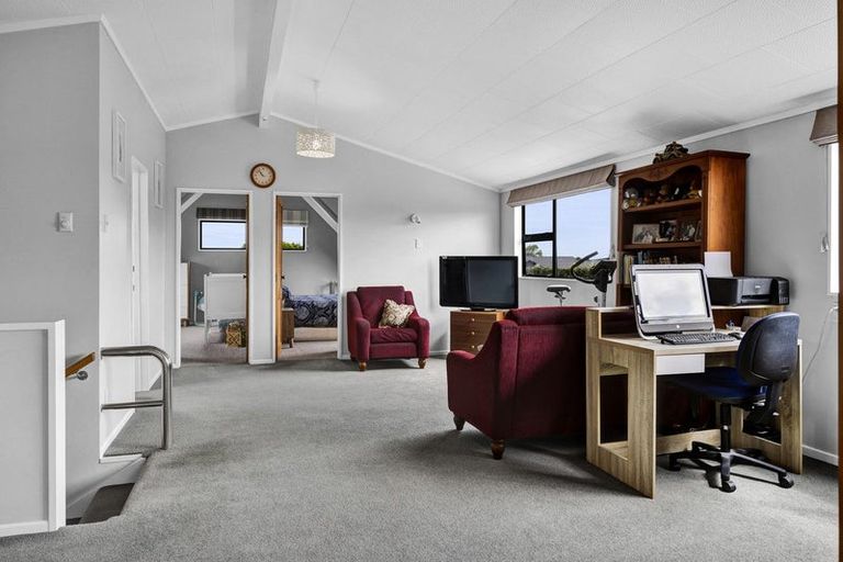 Photo of property in 11 County Drive, Hawera, 4610