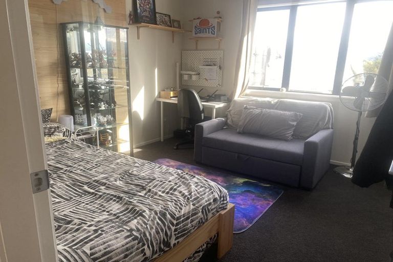 Photo of property in 91b Whites Line East, Waiwhetu, Lower Hutt, 5010