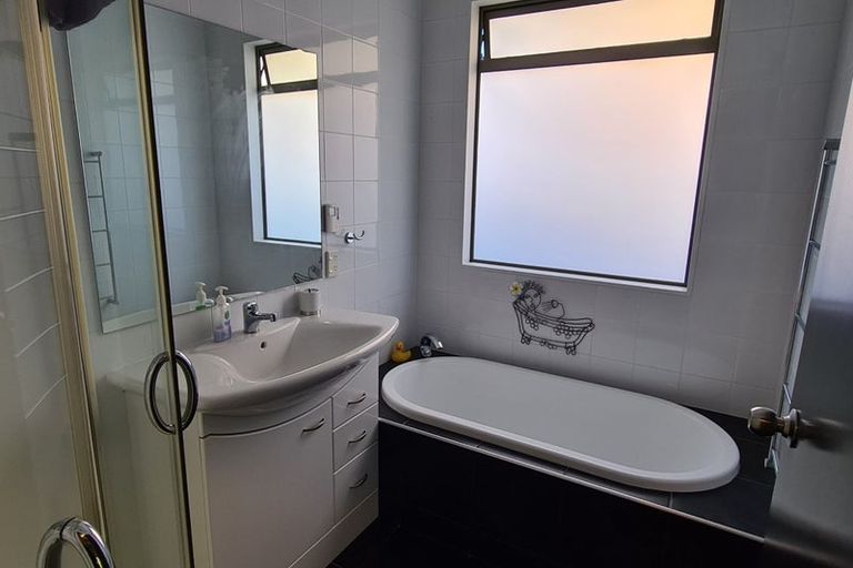 Photo of property in 9 La Lena Grove, Fitzherbert, Palmerston North, 4410