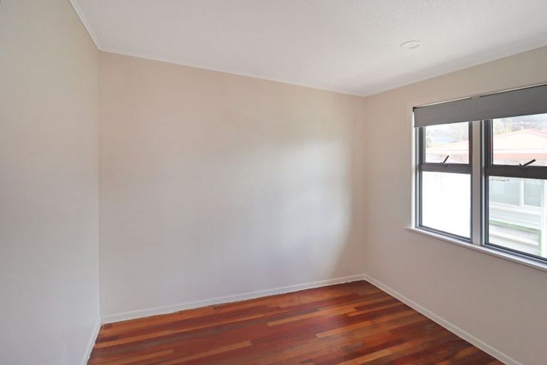 Photo of property in 8 Kenmore Street, Newlands, Wellington, 6037