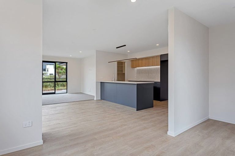 Photo of property in 33 Selfe Crescent, Burwood, Christchurch, 8083