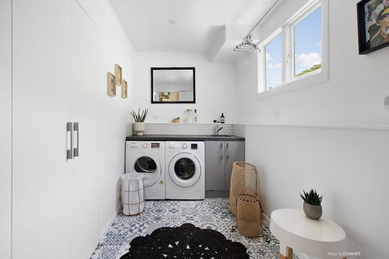 Photo of property in 105 Akaroa Drive, Maupuia, Wellington, 6022