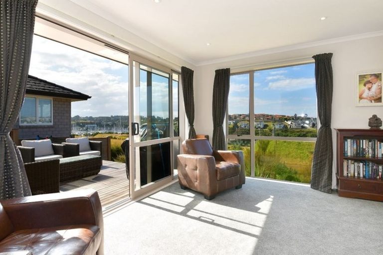 Photo of property in 8 Resolution Drive, Gulf Harbour, Whangaparaoa, 0930