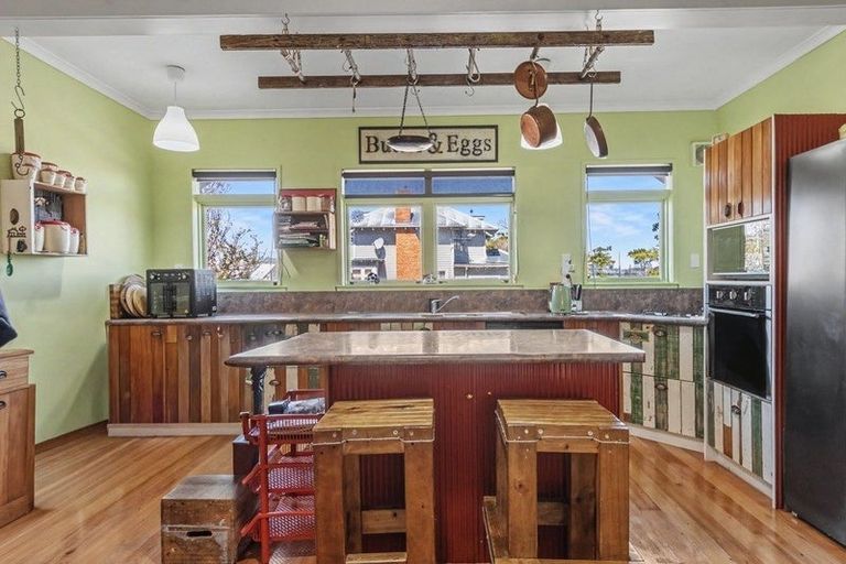 Photo of property in 23 Carlton Avenue, Gonville, Whanganui, 4501