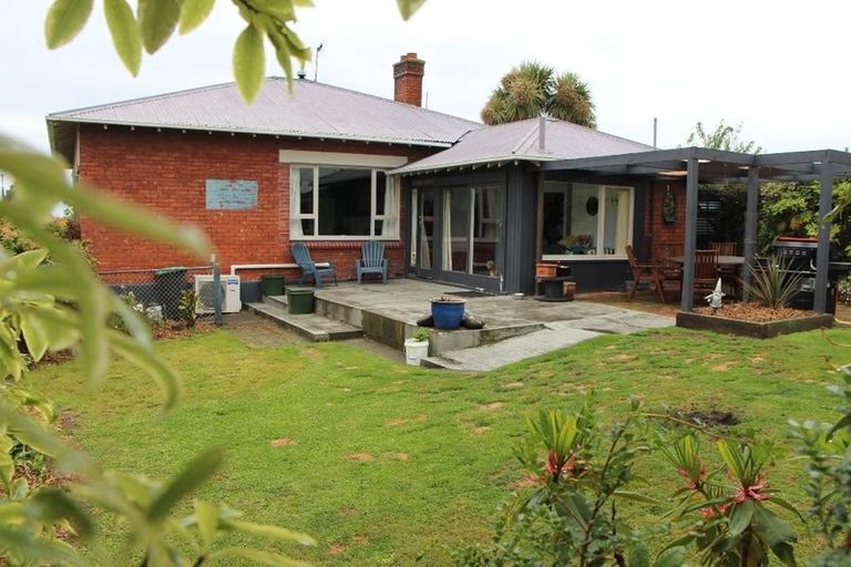 Photo of property in 2 Avenue Road, West End, Timaru, 7910
