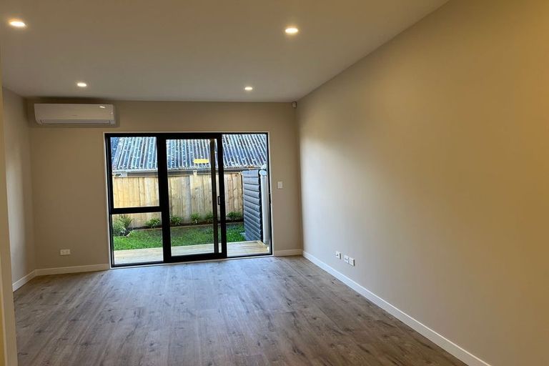 Photo of property in 6/58 Te Atatu Road, Te Atatu South, Auckland, 0610