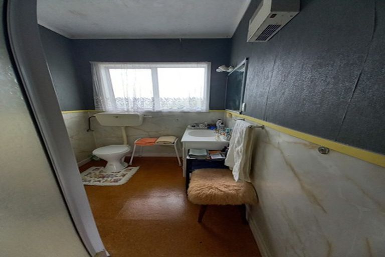 Photo of property in 9 Bridge Street, Tuatapere, 9620