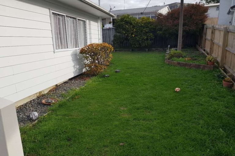 Photo of property in 1/22 Becroft Drive, Forrest Hill, Auckland, 0620