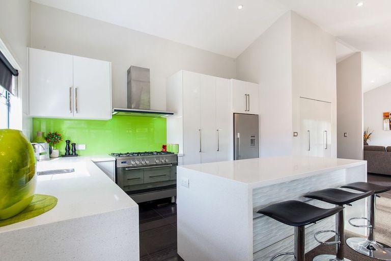 Photo of property in 17 Cinnabar Place, Westgate, Auckland, 0614