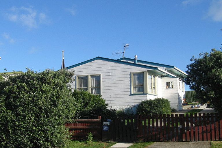 Photo of property in 402 Mazengarb Road, Paraparaumu, 5032