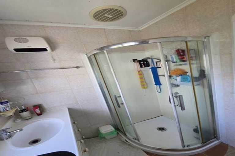 Photo of property in 521 East Coast Road, Murrays Bay, Auckland, 0630