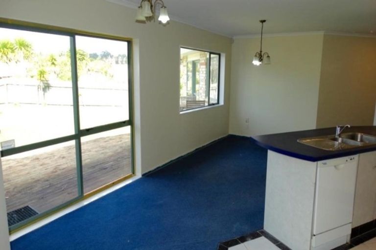 Photo of property in 13 Fleetwood Drive, Henderson, Auckland, 0612