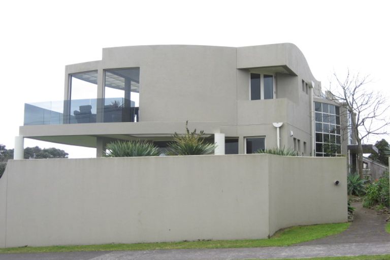 Photo of property in 11 Wairau Road, Oakura, 4314