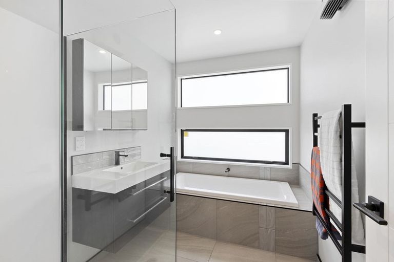 Photo of property in 15 Luxembourg Crescent, Halswell, Christchurch, 8025