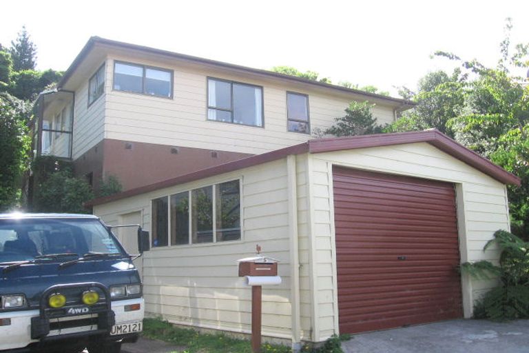 Photo of property in 5 Sasanqua Way, Crofton Downs, Wellington, 6035