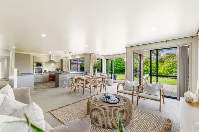 Photo of property in 10 Grassfield Place, Waimauku, 0812