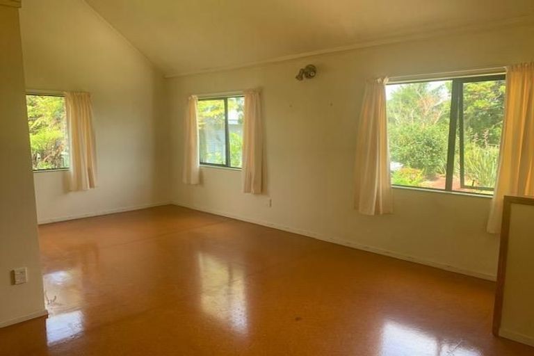 Photo of property in 3 The Terrace, Herald Island, Auckland, 0618