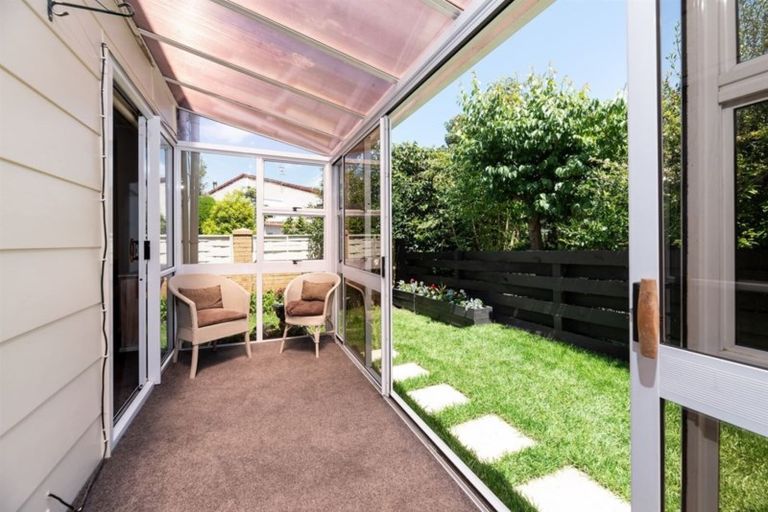 Photo of property in 1/12 Cobblestone Lane, Hillcrest, Auckland, 0627