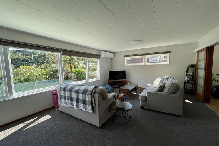 Photo of property in 3 Woodford Way, Crofton Downs, Wellington, 6035