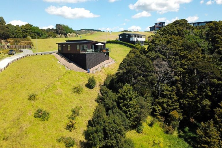 Photo of property in 13 Starlight Place, Langs Beach, 0582