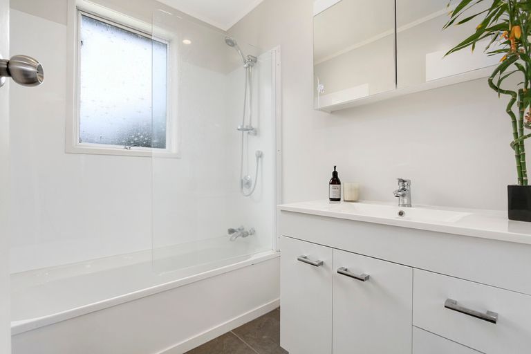 Photo of property in 66 Captain Scott Road, Glen Eden, Auckland, 0602