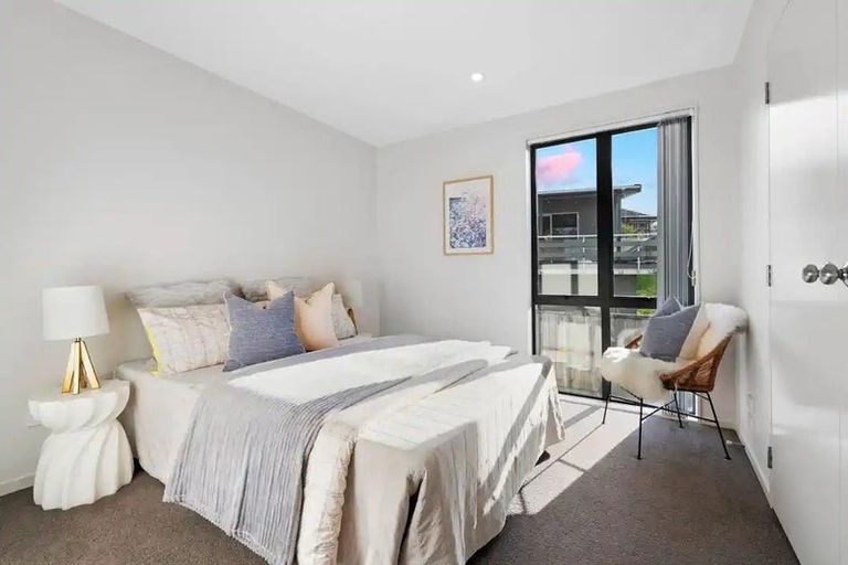 Photo of property in 60d Seymour Road, Sunnyvale, Auckland, 0612