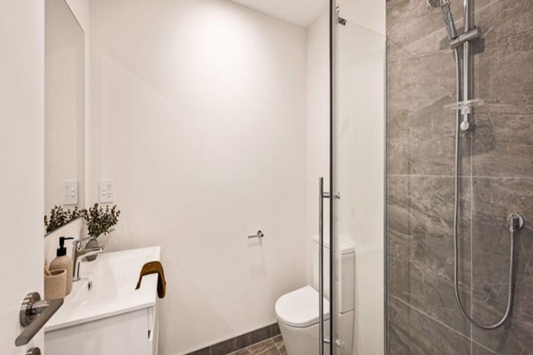 Photo of property in 7/721 Te Atatu Road, Te Atatu Peninsula, Auckland, 0610