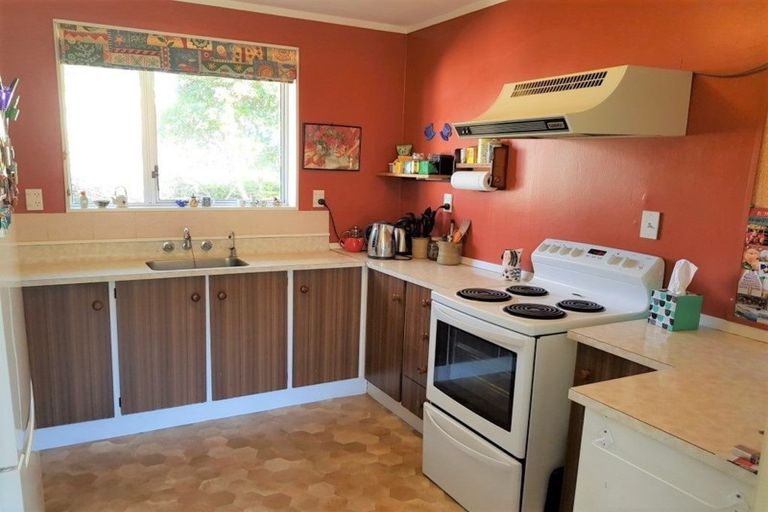 Photo of property in 18 Woolwich Close, Whitby, Porirua, 5024