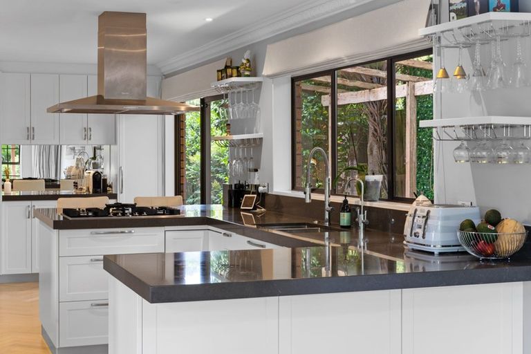 Photo of property in 25 Homewood Place, Chatswood, Auckland, 0626