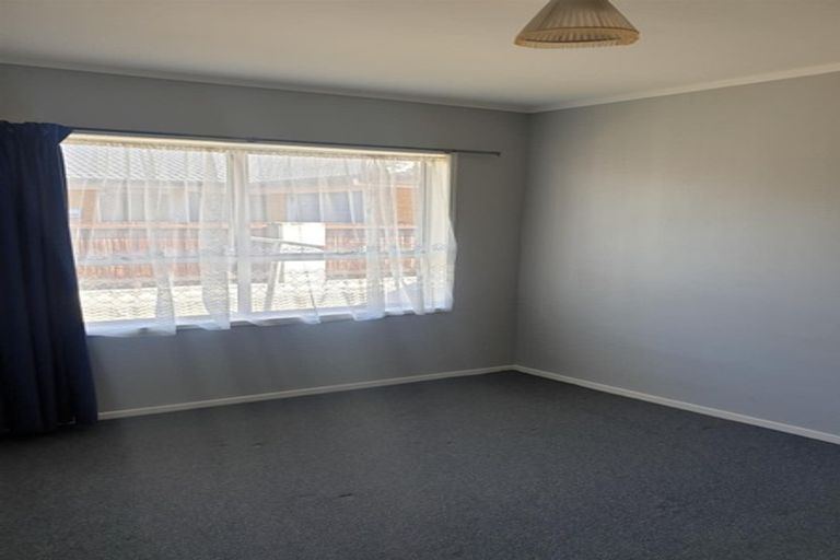 Photo of property in 1/12 Tanoa Place, Glendene, Auckland, 0602