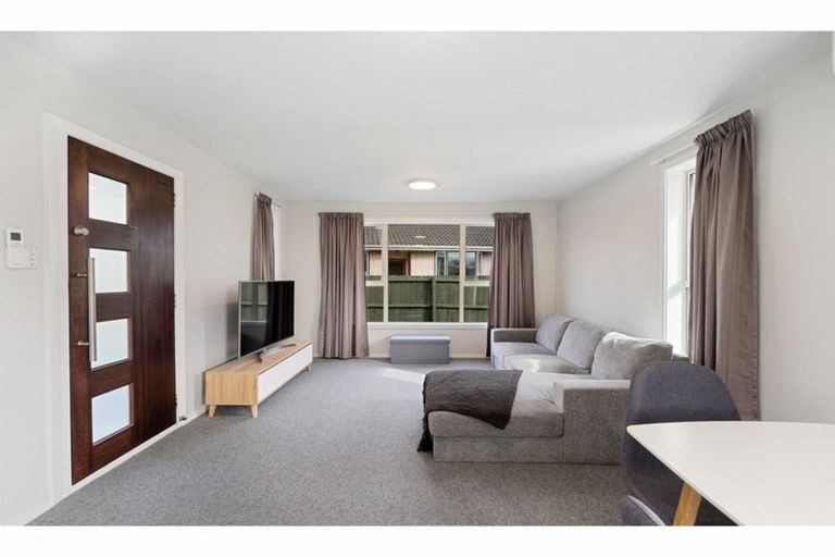 Photo of property in 36 Oakley Crescent, Hornby, Christchurch, 8042