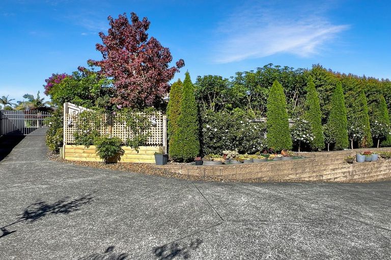 Photo of property in 15 Ina Ville Drive, Pukekohe, 2120