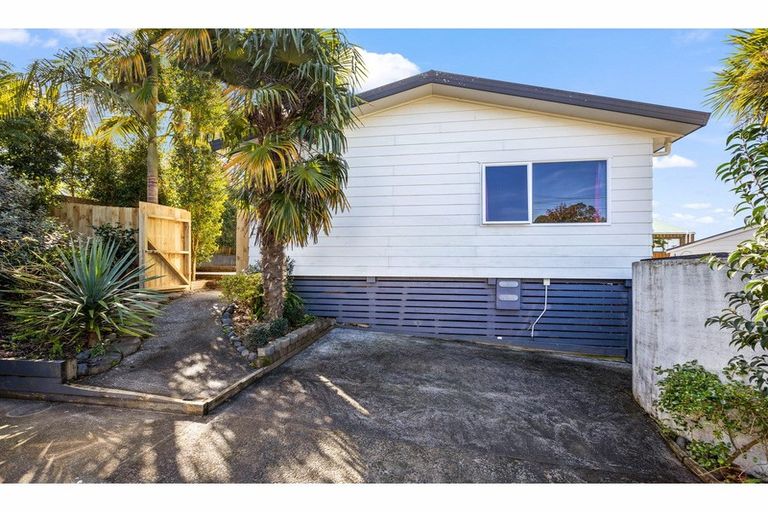 Photo of property in 2a Rata Road, Stanmore Bay, Whangaparaoa, 0932